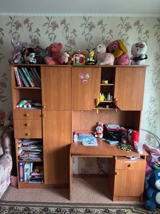 Шкаф письменный стол и комод