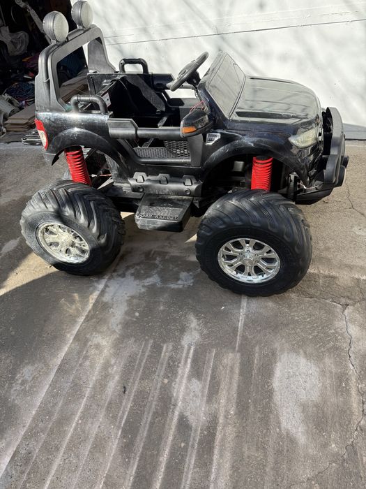 Продается детская машина