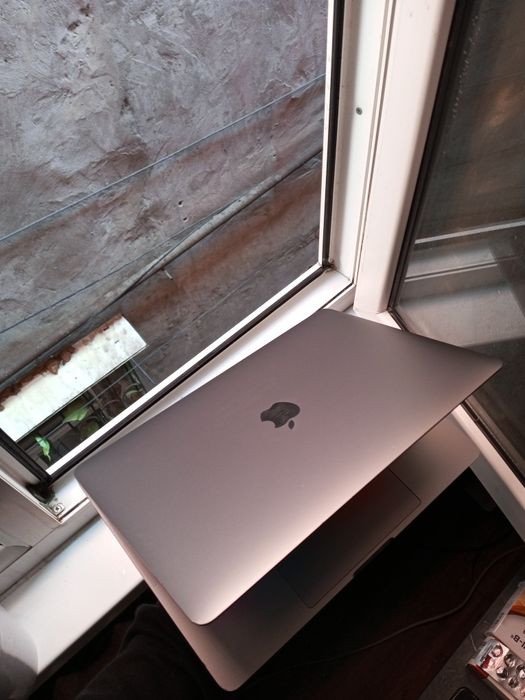 Срочно Apple MacBook PRO версия.