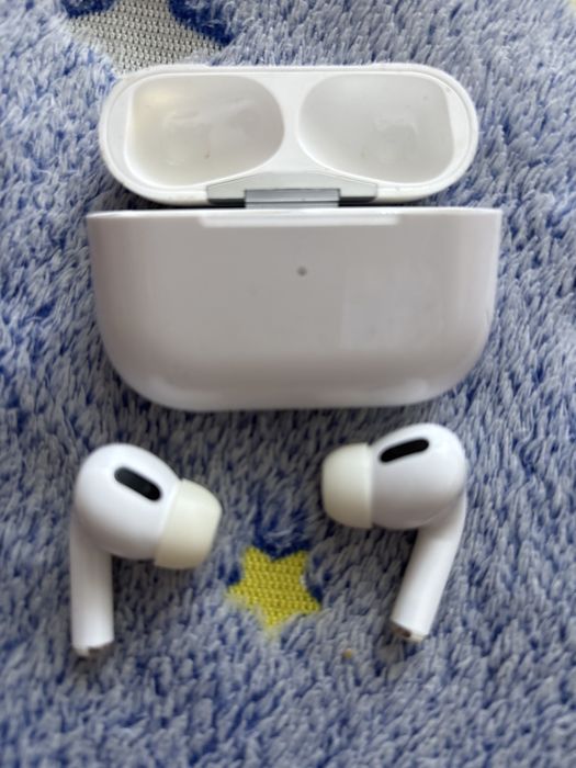 Продам наушники Airpods