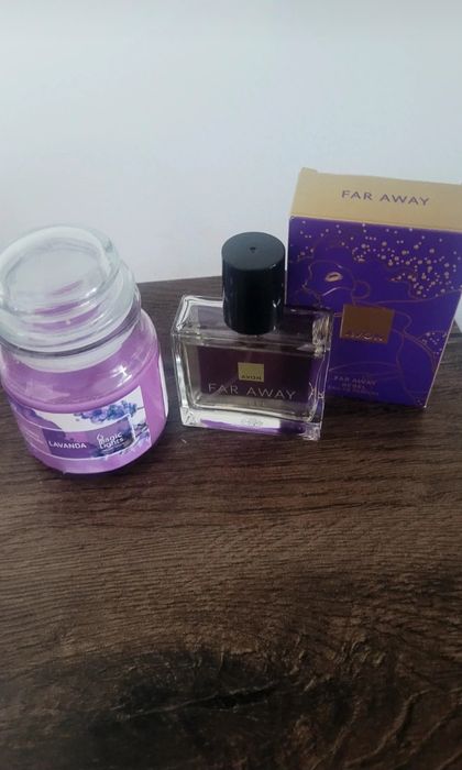 Set cadou parfum Avon Far Away și lumânare lavandă