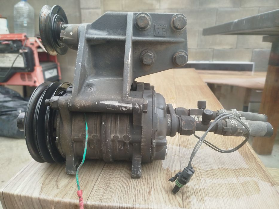 Компресор с обтегач за Thermo King от Мерцедес Атего 815