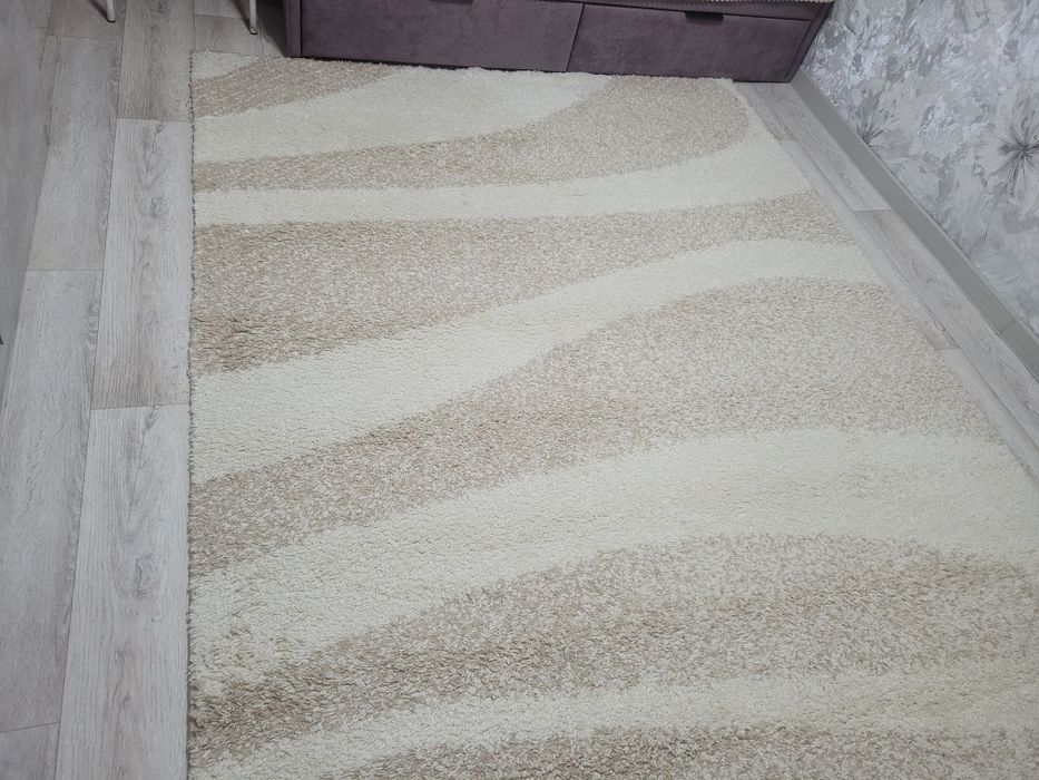 Продам ковёр бежевый