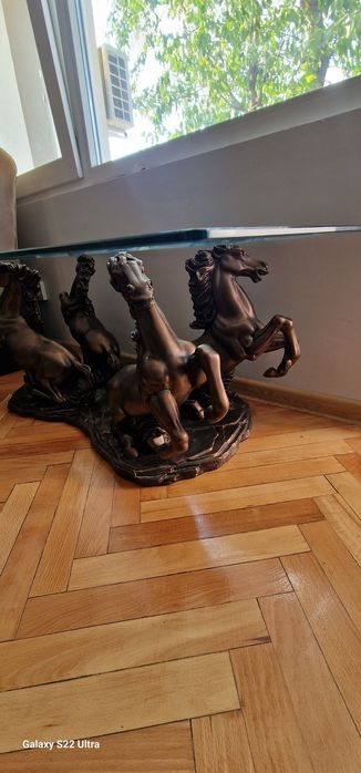 Уникална холна маса.