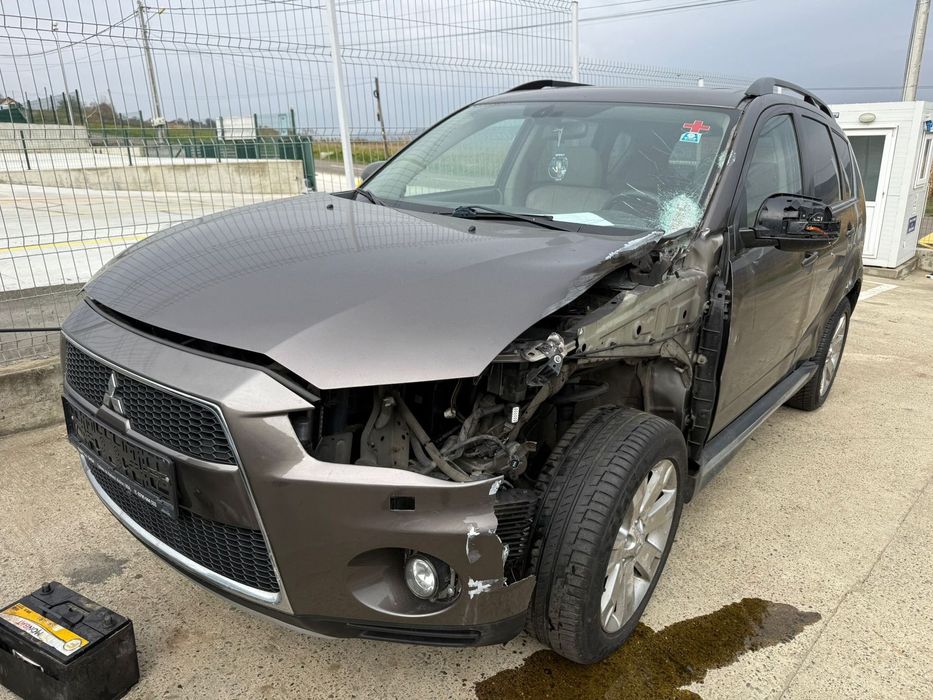 Dezmembrez / Dezmembrari / Piese / Accesorii Mitsubishi outlander 2010 2.2 hdi 4HK 4x4 automat volan stanga