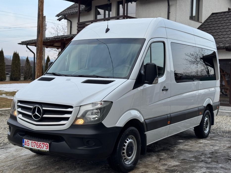 Inchiriez duba 8+1 Mercedes