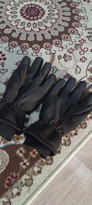 Продаю  всё вместе куртка обувь перчатки