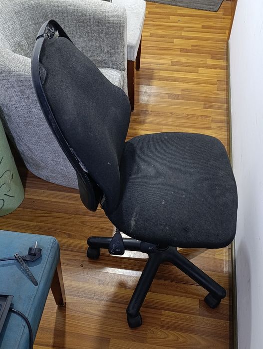 Stul sotiladi  продается офисное кресло