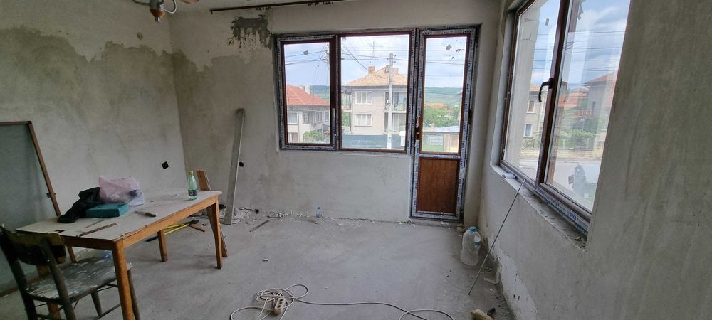 1785-Продава се триетажна тухлена на плоча къща в Гецово!