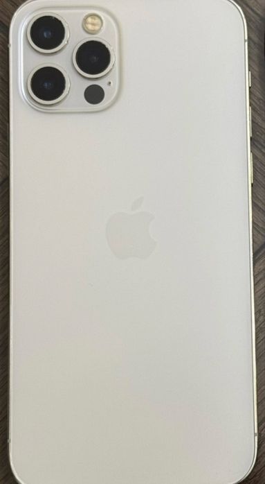 Iphone 12 pro oq rangli garantiya bor hamma narsasi toza