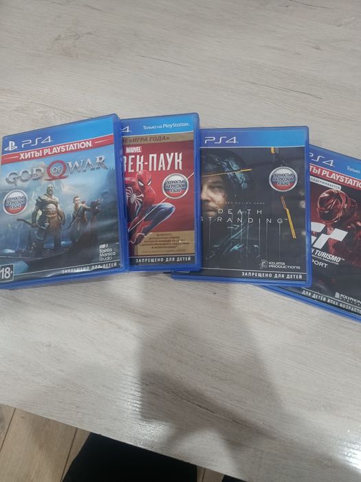 Продам пс4 слим на 1тб с 1 геймпадам