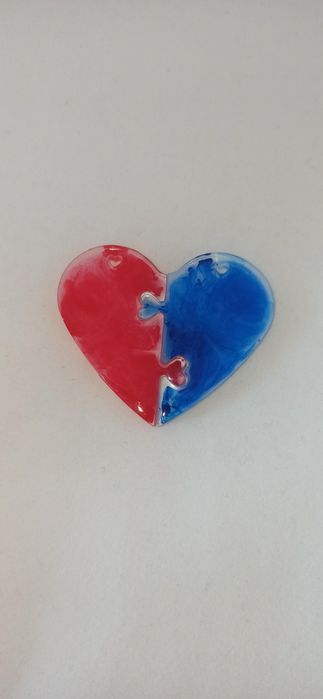 Ръчно изработен ключодържател сърце две части от епоксидна смола