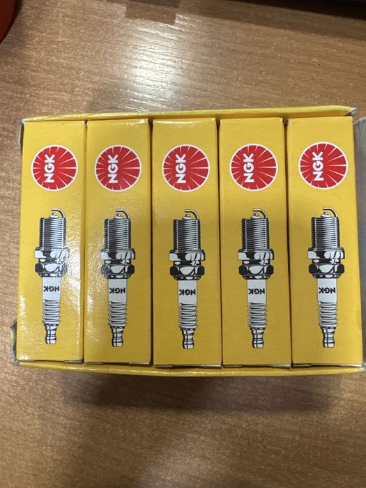 Скутер ва мотоцикларга свеча сотилади