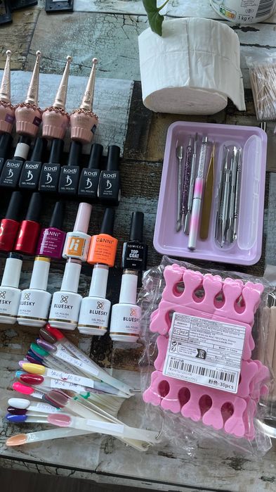 Гел Лакове и материали