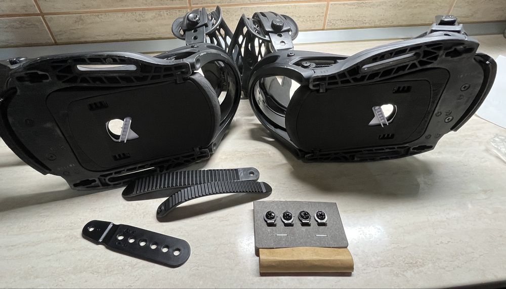 Legaturi Burton Cartel EST