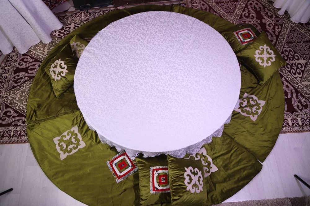 Продам круглый стол