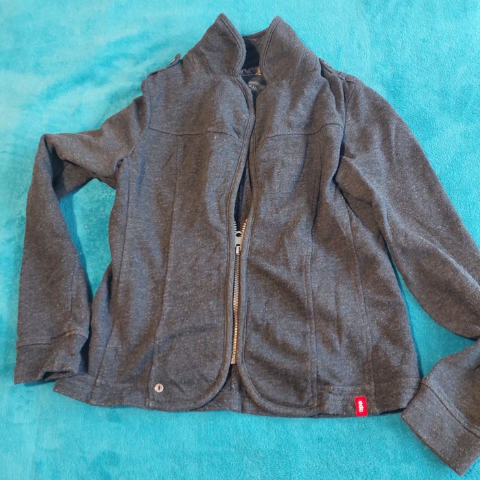 Bluza și blugi fete