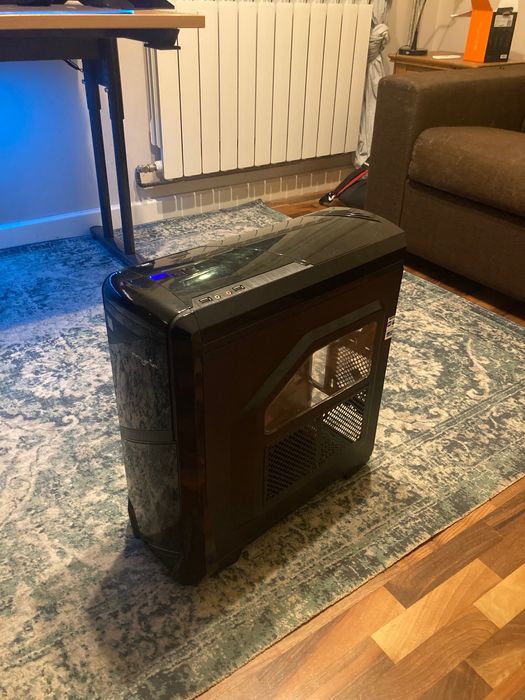 Carcasa PC + ventilator