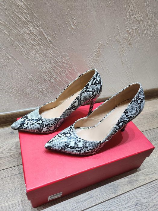 Дамски обувки на ток