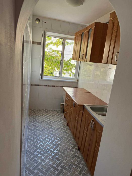 Apartament cu 2 camere,semidecomandat