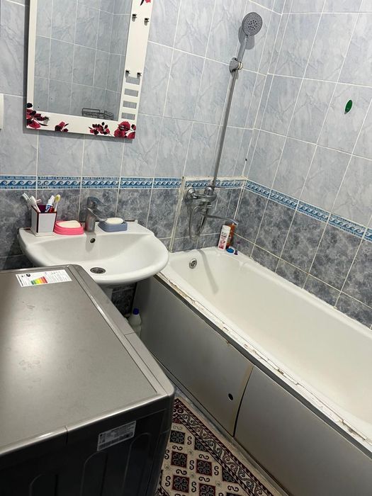 Квартираға қыздар аламын.