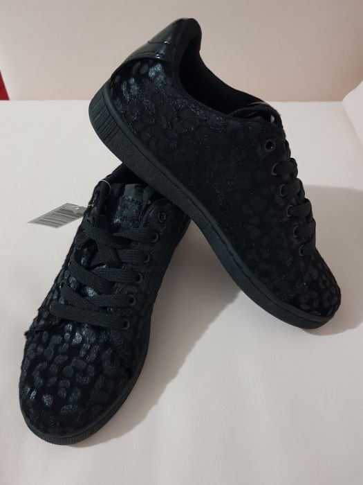 Sneakersi negri,marimea 39,noi