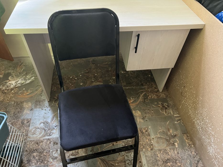 Продается письменный стол со стулом
