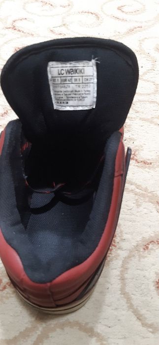 Продам кроссовки Waikiki