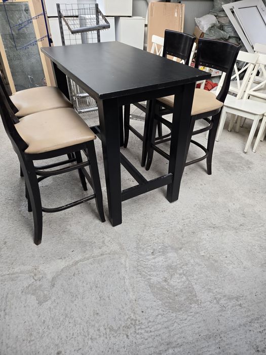 Бар маса и бар столове от масив