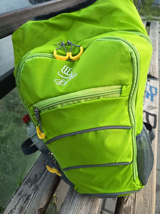 Продавам раница.