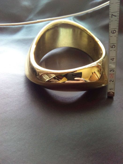 Широк ланец и твърда гривна