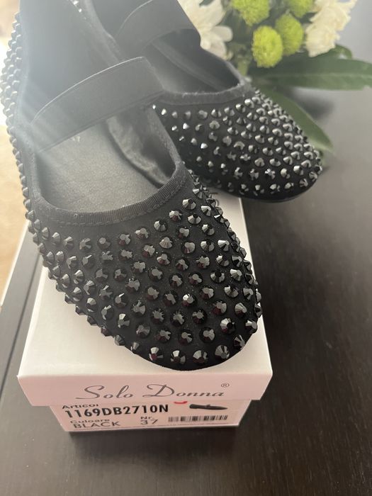 Balerini,marimea 37, cu insertii de pietre, eleganti in stare foarte b