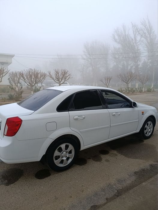 Сотувда автомашина ласетти