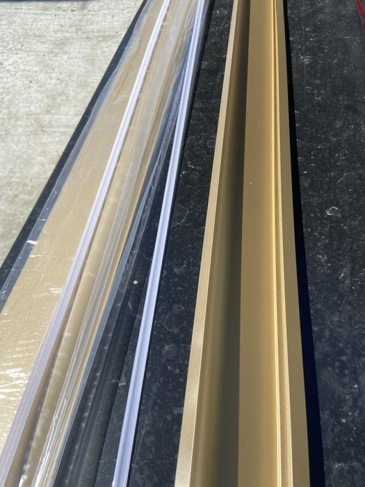 Plinte din aluminiu pentru pardoseala (2,5 m)