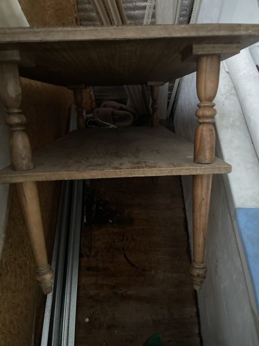 Деревянный стол – 2000 тг