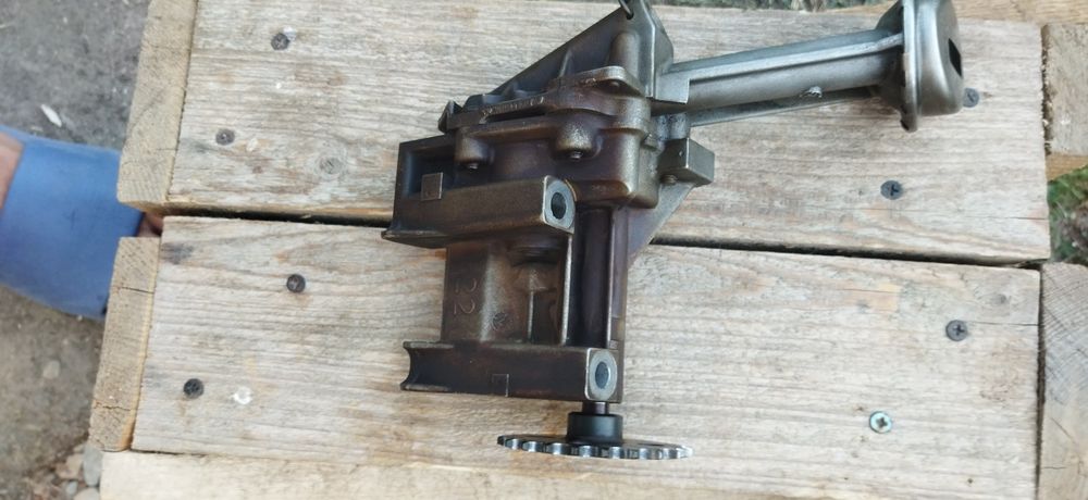 Vând pompa ulei Megane 2 1,6 ,16 v benzina