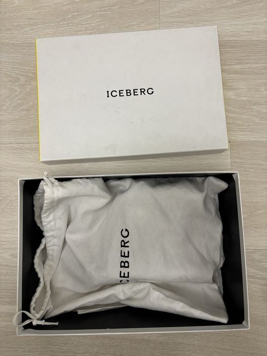 Туфли бежевые Iceberg