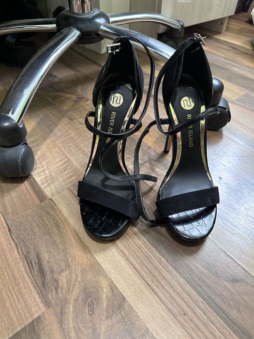 Дамски сандали на висок ток