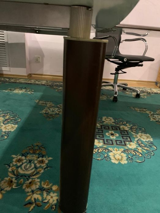 Продам руководительский стол