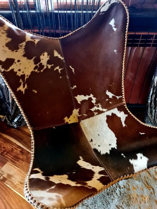 Маса за хранене.Шкаф,скрин,нощни шкафчета. Дизайнерска!