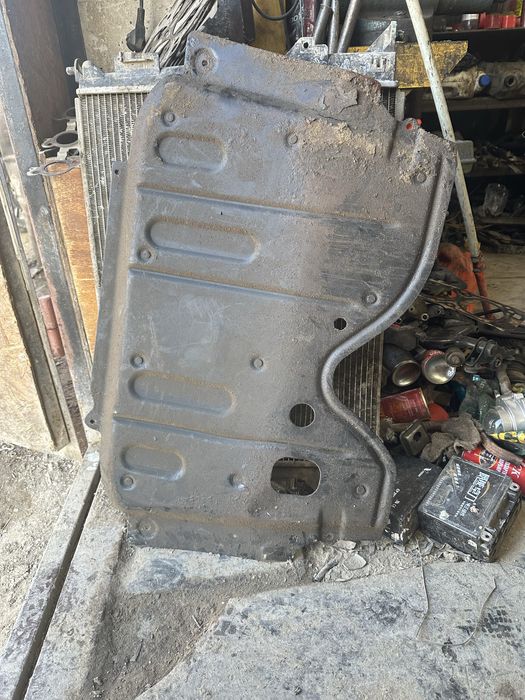 Продам защитку на рено логан 2