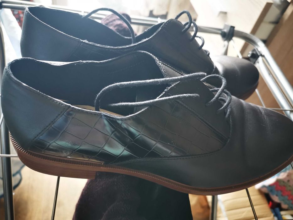 Кожени обувки Clarks нови и удобни, красиви