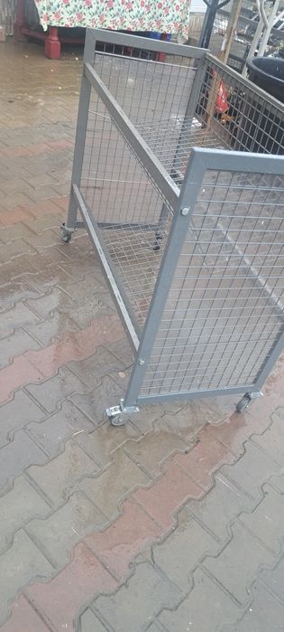 Vand rafturi pentru supermarket