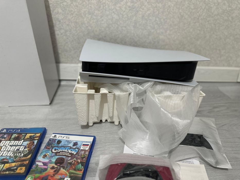 Продам новый playstation 5 box 1tb