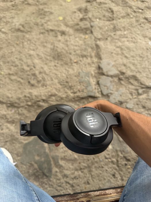Продаю наушник JBL 720