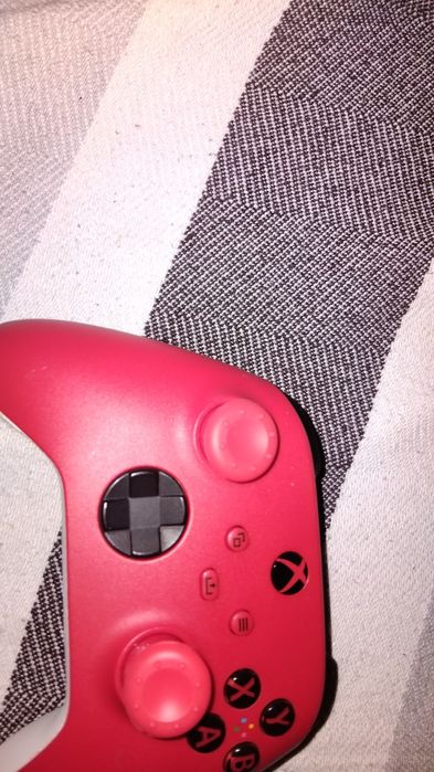 Vând urgent maneta de xbox series s roșie!