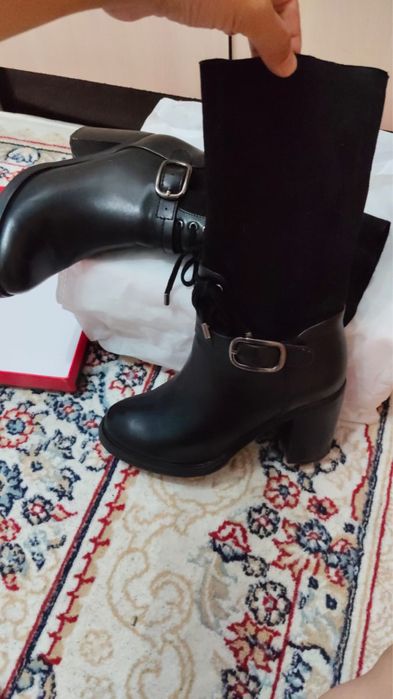 Женская обувь . Размер 35 .          .