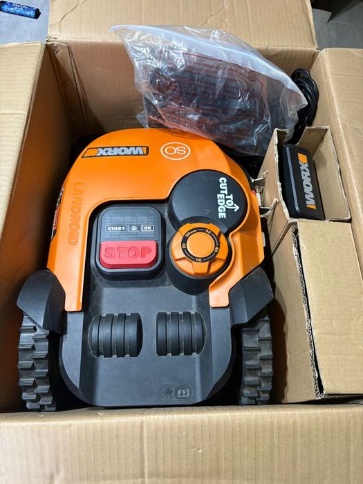 Robot  de tuns gazonul