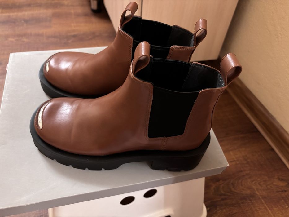 Полусапожки Charles & Keith,