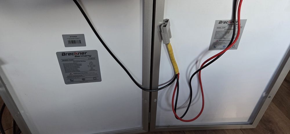 Sistem Energie Camping: Power Station 12V 28Ah GEL + Panou Solar pliabil 100W